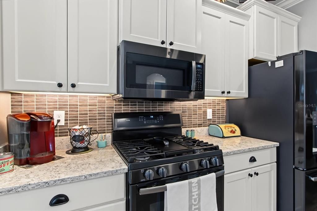 For Sale: $414,500 (3 beds, 2 baths, 1703 Square Feet)
