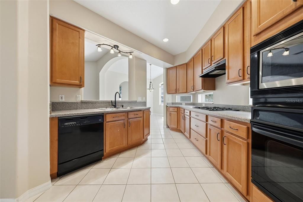 En Venta: $329,000 (2 camas, 2 baños, 2163 Pies cuadrados)