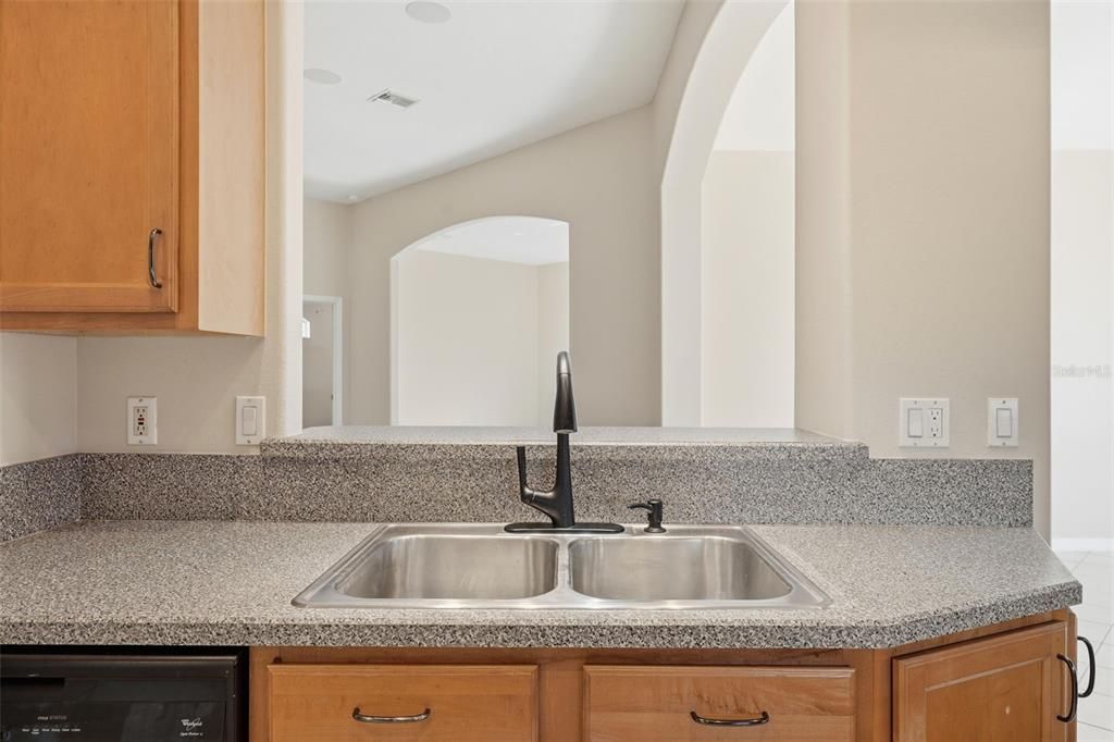 En Venta: $329,000 (2 camas, 2 baños, 2163 Pies cuadrados)