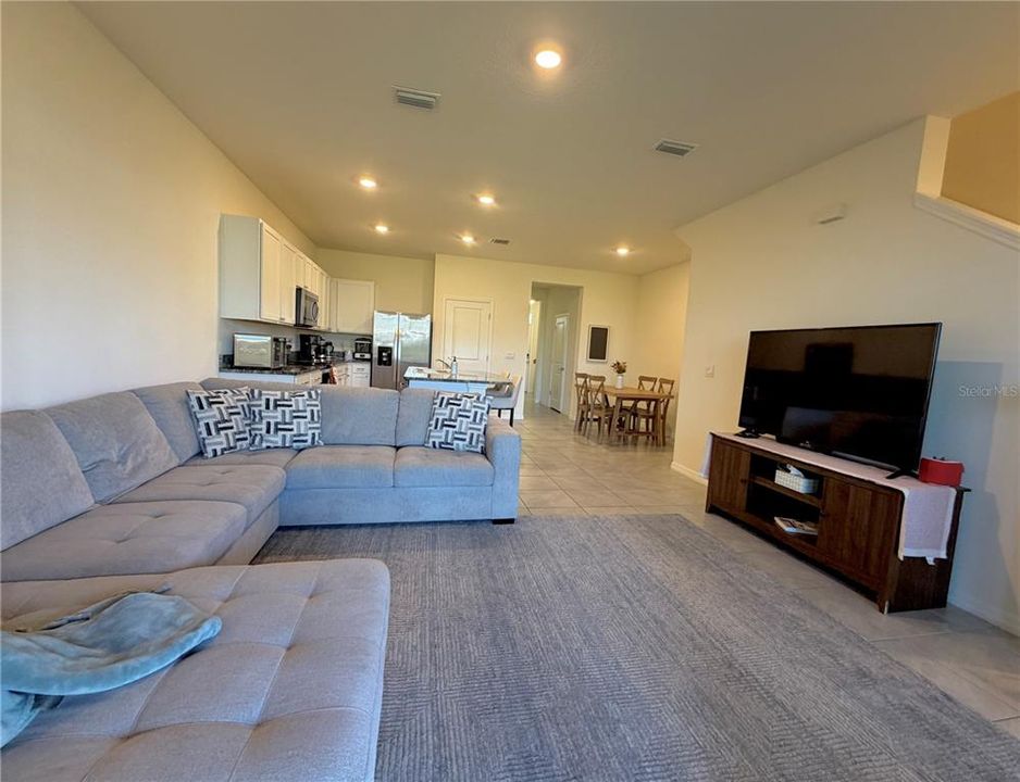 For Sale: $280,000 (3 beds, 2 baths, 1673 Square Feet)