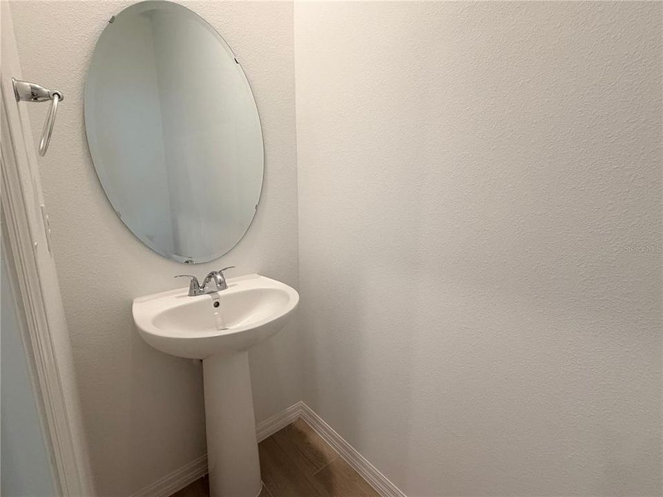 For Rent: $2,490 (4 beds, 2 baths, 1876 Square Feet)