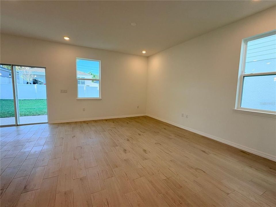 For Rent: $2,490 (4 beds, 2 baths, 1876 Square Feet)