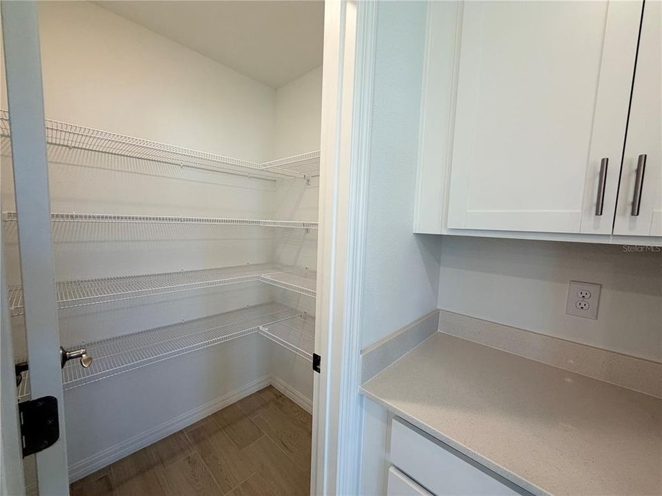 For Rent: $2,490 (4 beds, 2 baths, 1876 Square Feet)