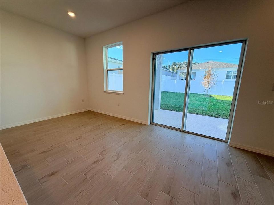 For Rent: $2,490 (4 beds, 2 baths, 1876 Square Feet)