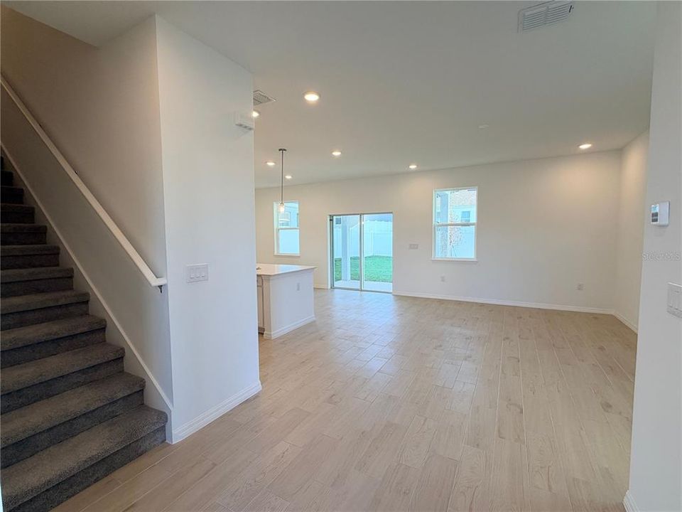 For Rent: $2,490 (4 beds, 2 baths, 1876 Square Feet)