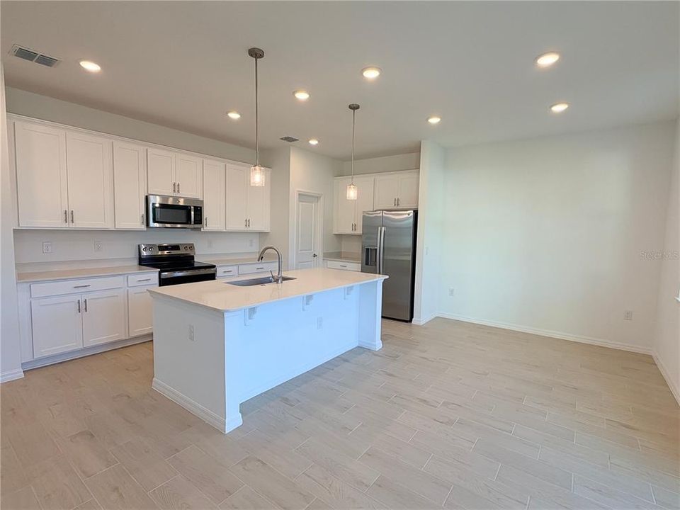 For Rent: $2,490 (4 beds, 2 baths, 1876 Square Feet)