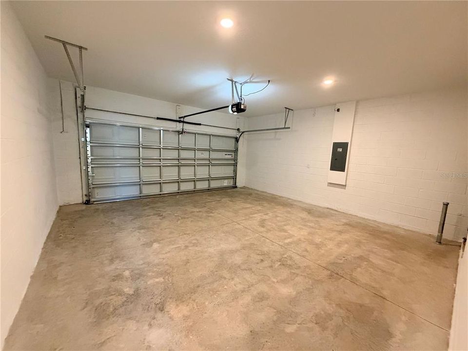 For Rent: $2,490 (4 beds, 2 baths, 1876 Square Feet)