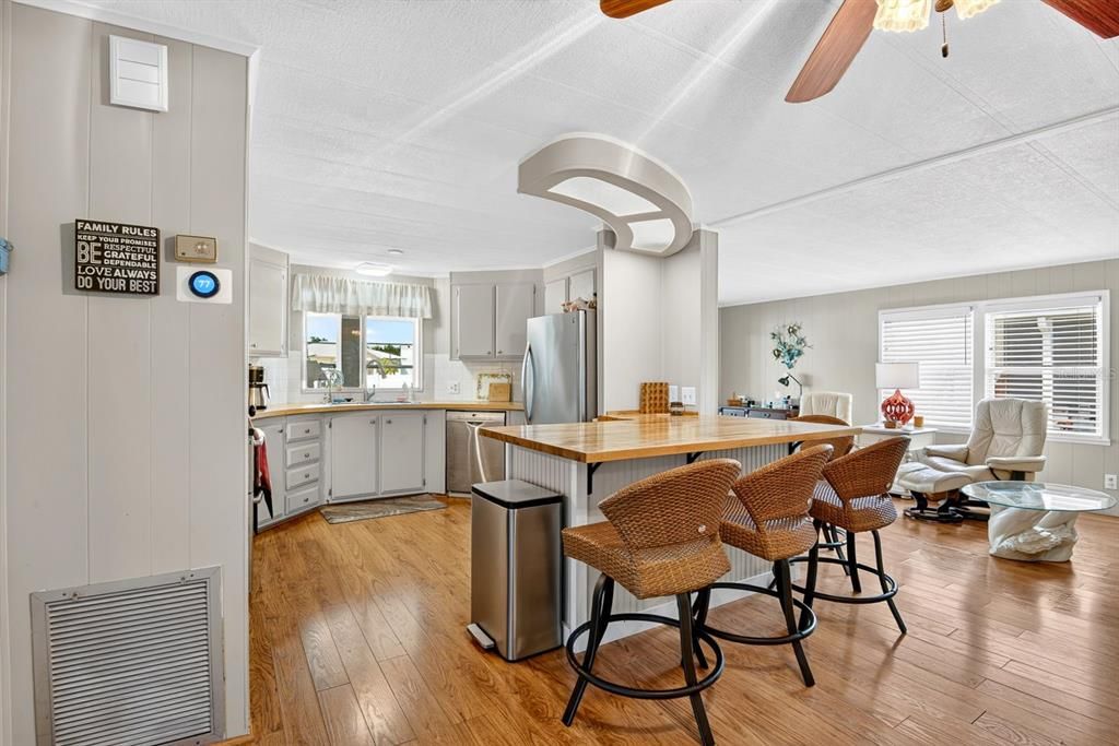 На продажу: $225,000 (2 спален, 2 ванн, 1592 Квадратных фут)
