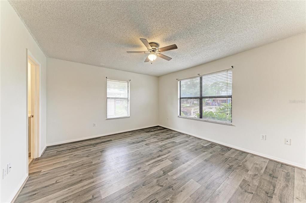 For Sale: $175,000 (2 beds, 2 baths, 1039 Square Feet)