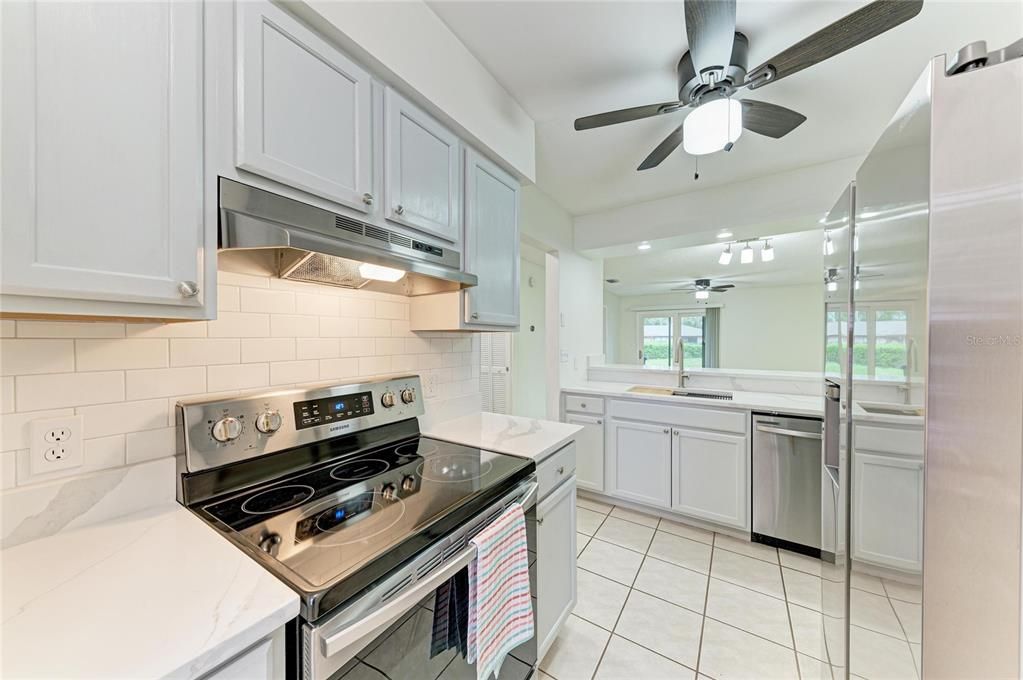 For Sale: $175,000 (2 beds, 2 baths, 1039 Square Feet)