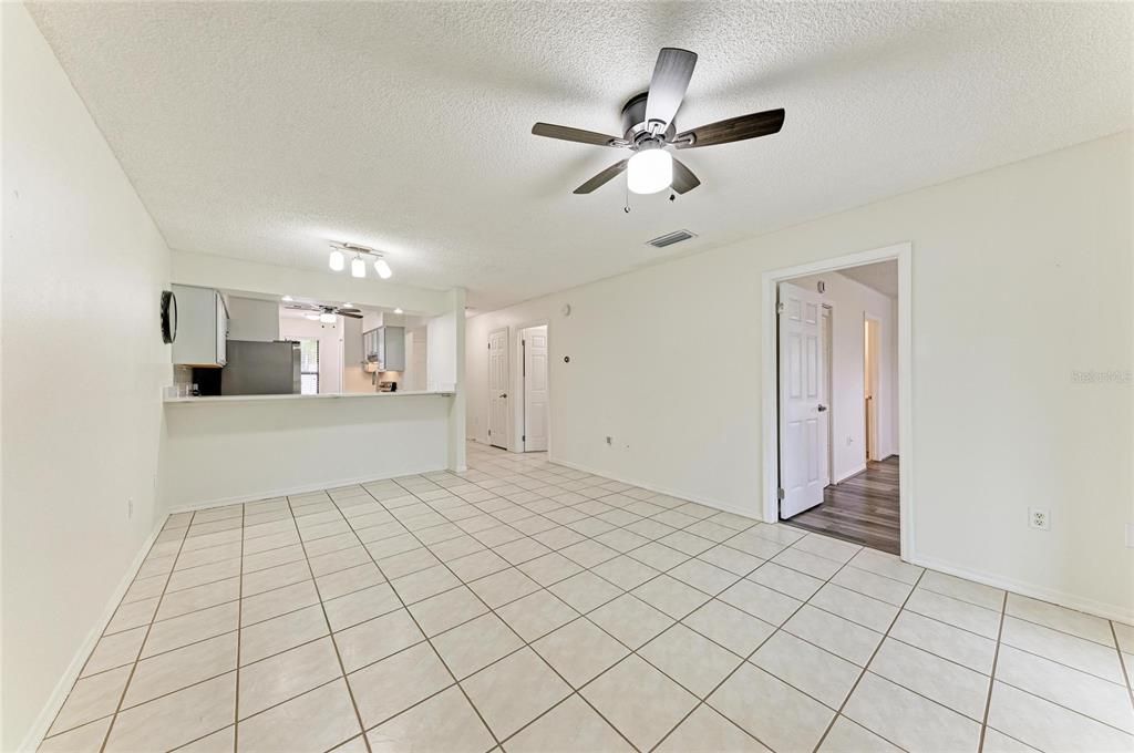 For Sale: $175,000 (2 beds, 2 baths, 1039 Square Feet)