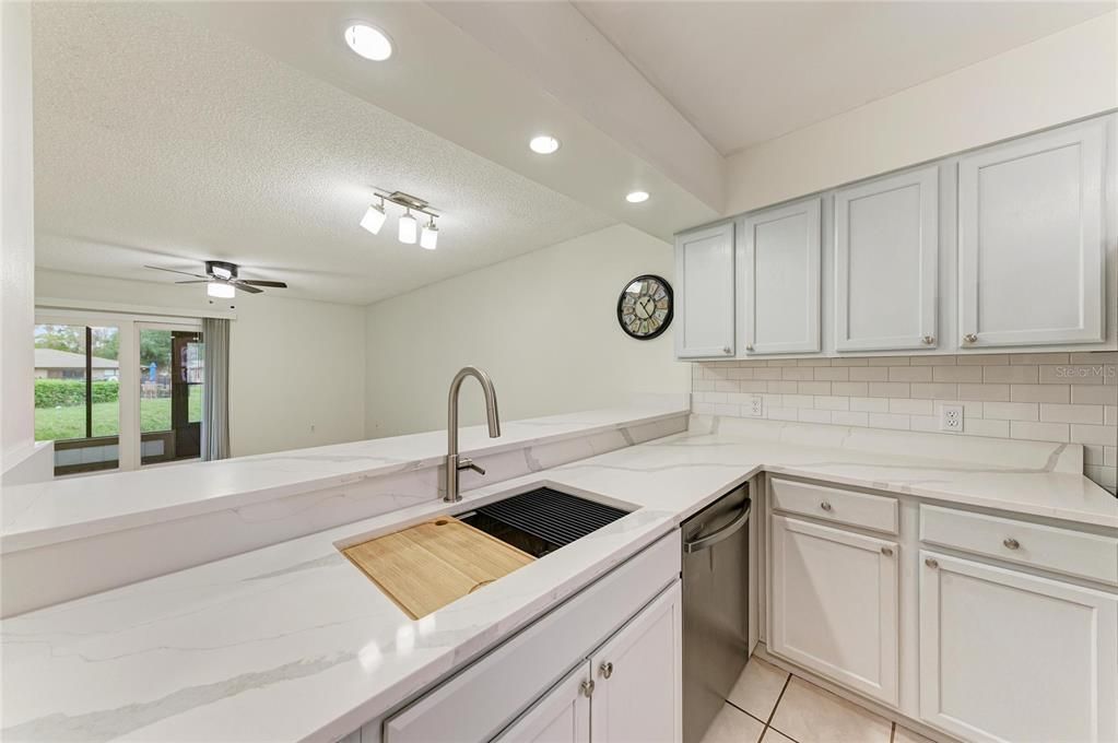 For Sale: $175,000 (2 beds, 2 baths, 1039 Square Feet)