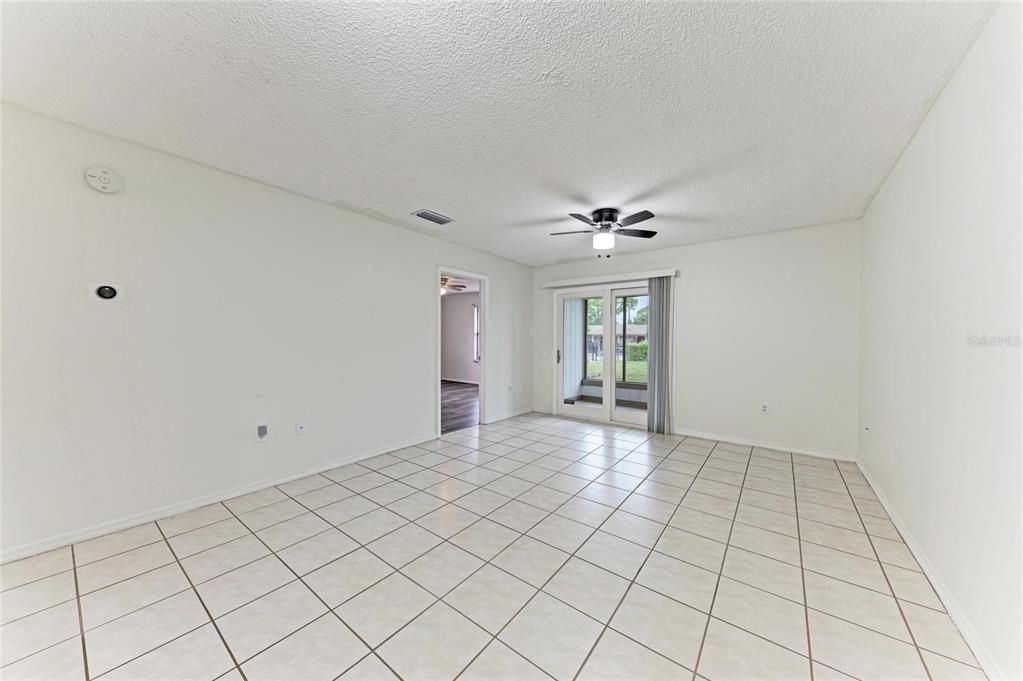 For Sale: $175,000 (2 beds, 2 baths, 1039 Square Feet)