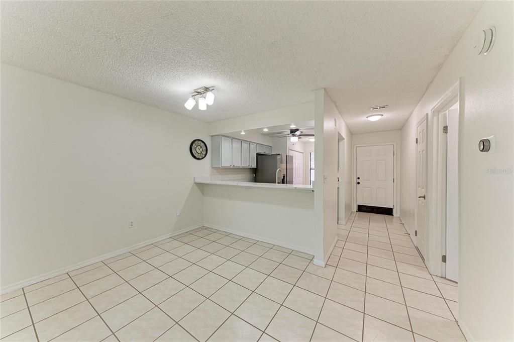 For Sale: $175,000 (2 beds, 2 baths, 1039 Square Feet)