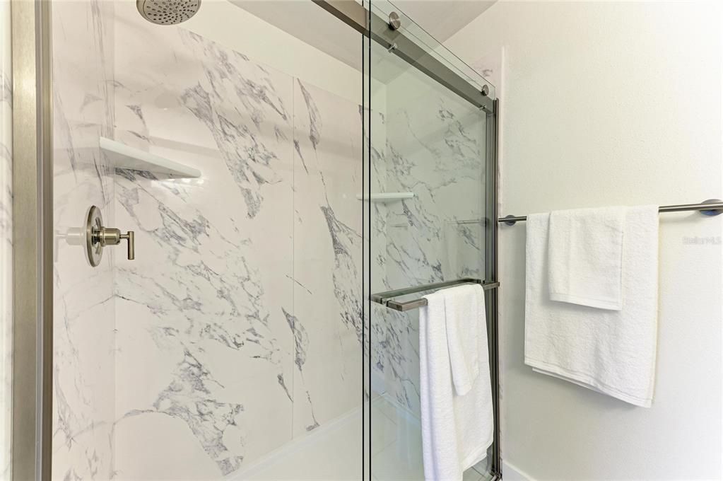 For Sale: $175,000 (2 beds, 2 baths, 1039 Square Feet)