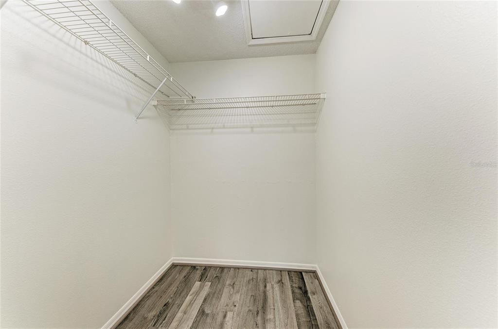 For Sale: $175,000 (2 beds, 2 baths, 1039 Square Feet)