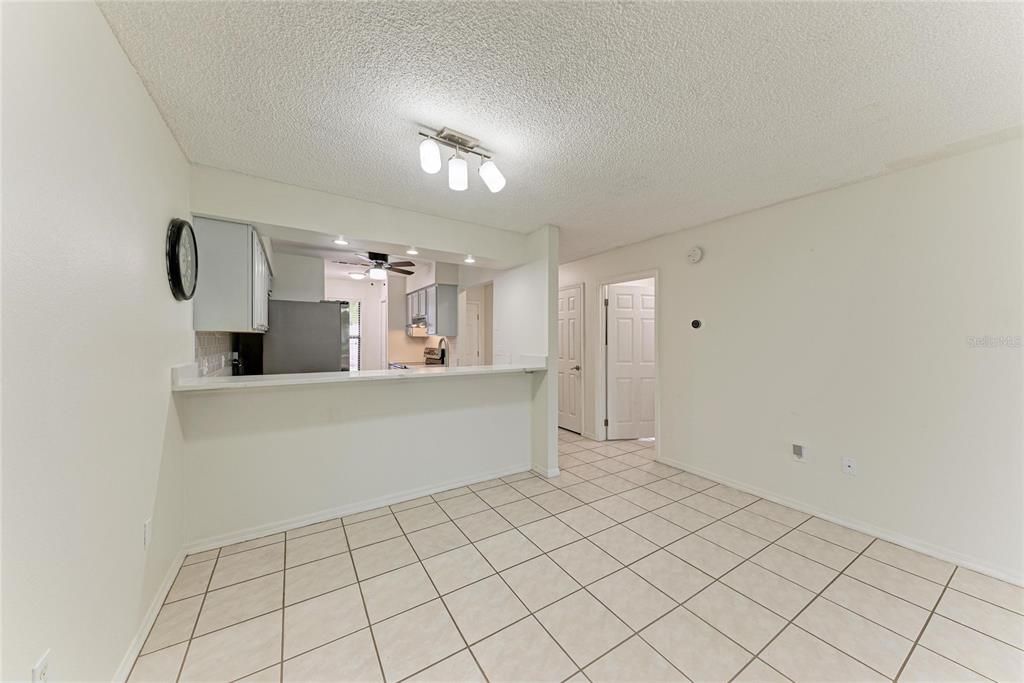 For Sale: $175,000 (2 beds, 2 baths, 1039 Square Feet)