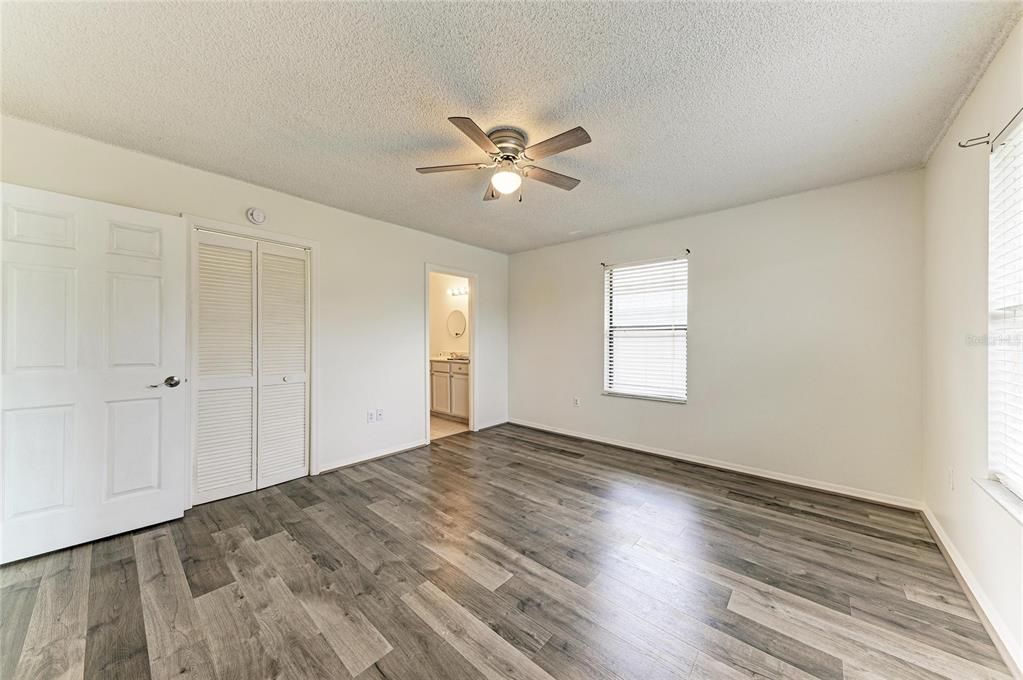 For Sale: $175,000 (2 beds, 2 baths, 1039 Square Feet)