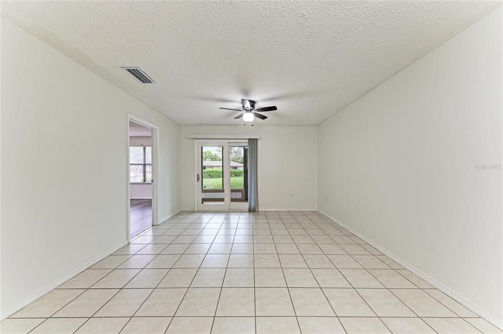 For Sale: $175,000 (2 beds, 2 baths, 1039 Square Feet)