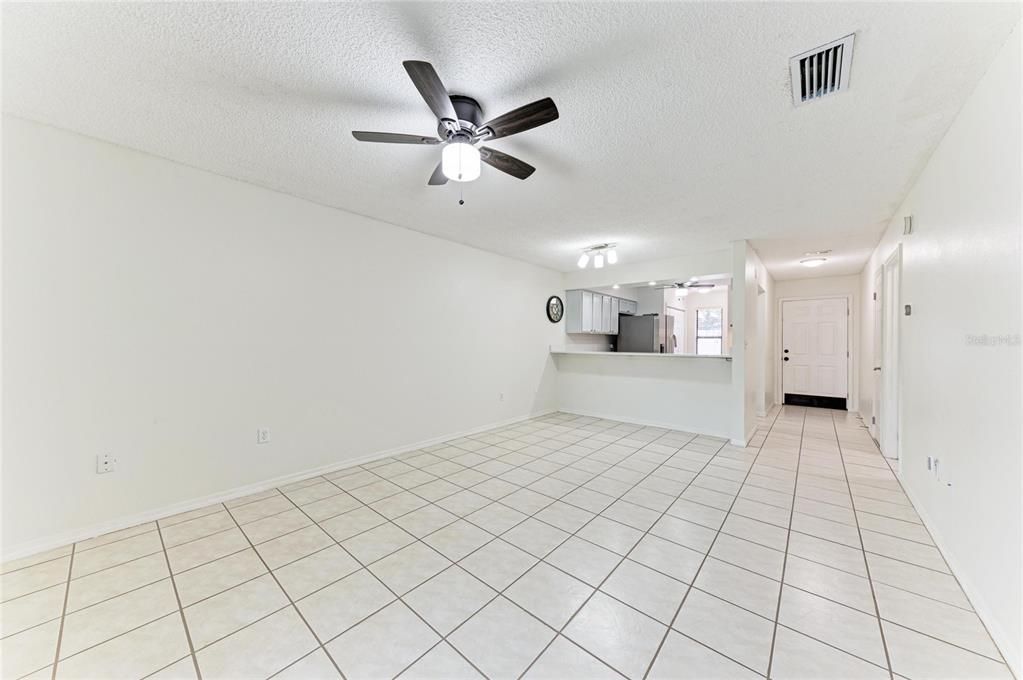 For Sale: $175,000 (2 beds, 2 baths, 1039 Square Feet)