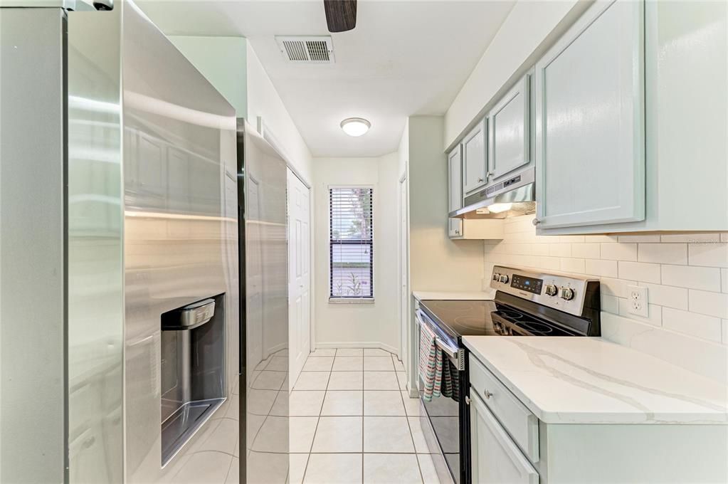 For Sale: $175,000 (2 beds, 2 baths, 1039 Square Feet)