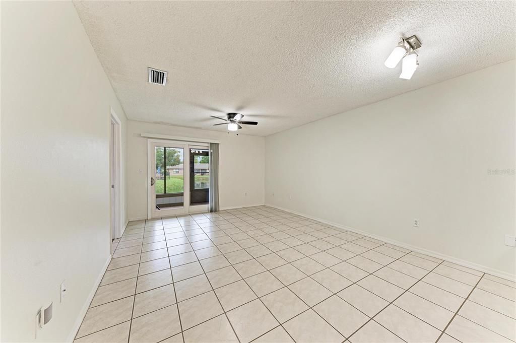 For Sale: $175,000 (2 beds, 2 baths, 1039 Square Feet)