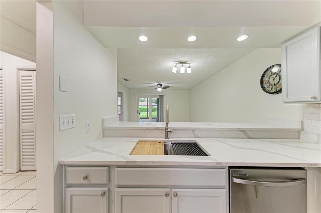 For Sale: $175,000 (2 beds, 2 baths, 1039 Square Feet)