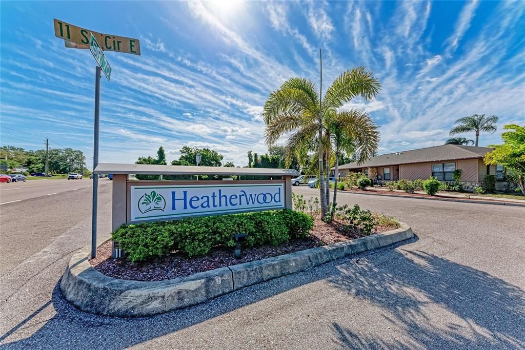 For Sale: $175,000 (2 beds, 2 baths, 1039 Square Feet)