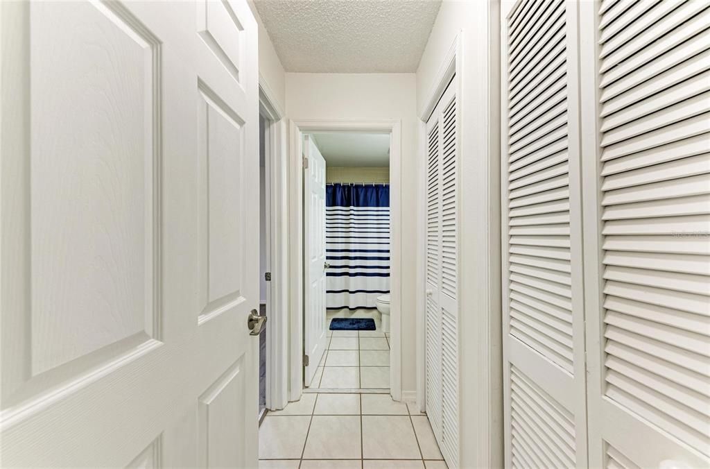 For Sale: $175,000 (2 beds, 2 baths, 1039 Square Feet)