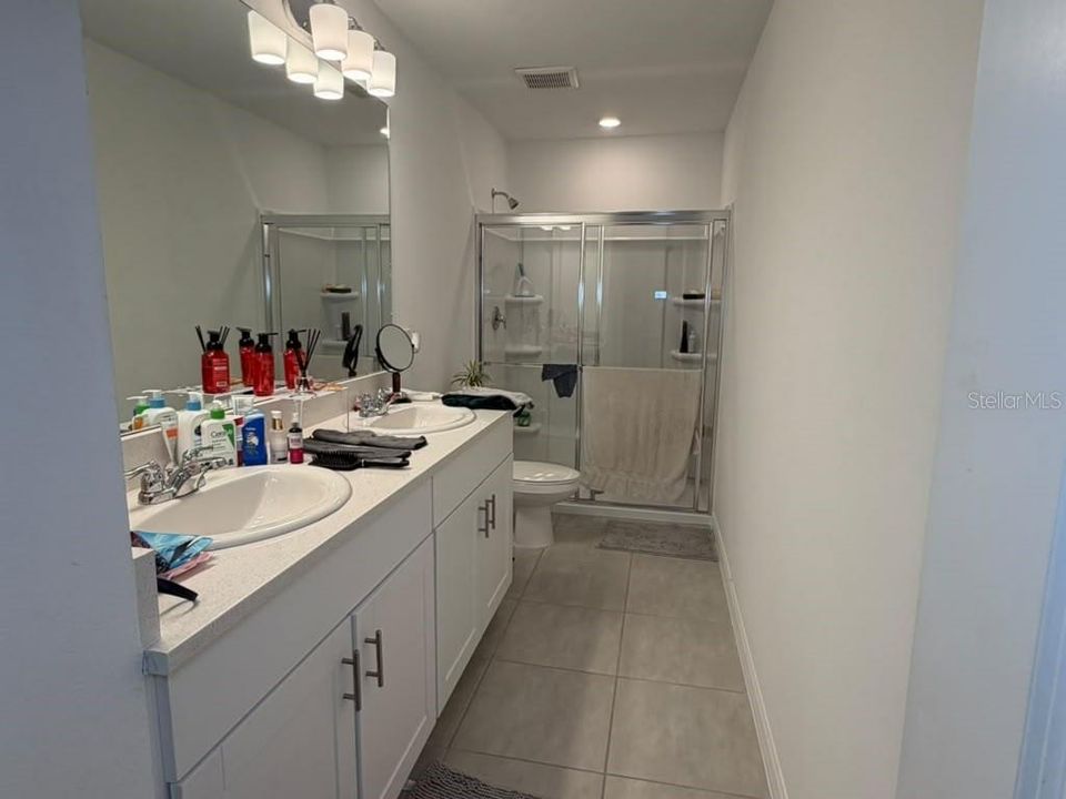 For Rent: $1,800 (2 beds, 2 baths, 1275 Square Feet)