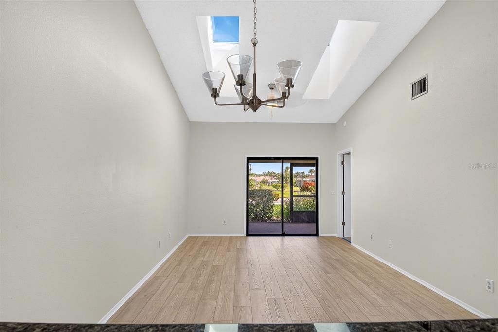 For Sale: $175,000 (2 beds, 2 baths, 946 Square Feet)