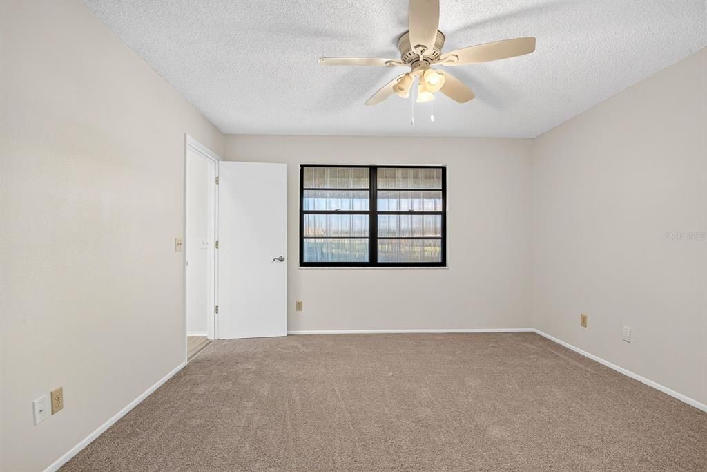 For Sale: $175,000 (2 beds, 2 baths, 946 Square Feet)
