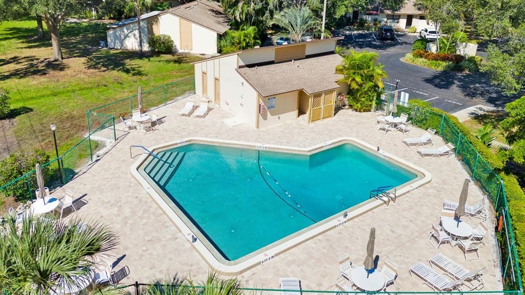 For Sale: $175,000 (2 beds, 2 baths, 946 Square Feet)