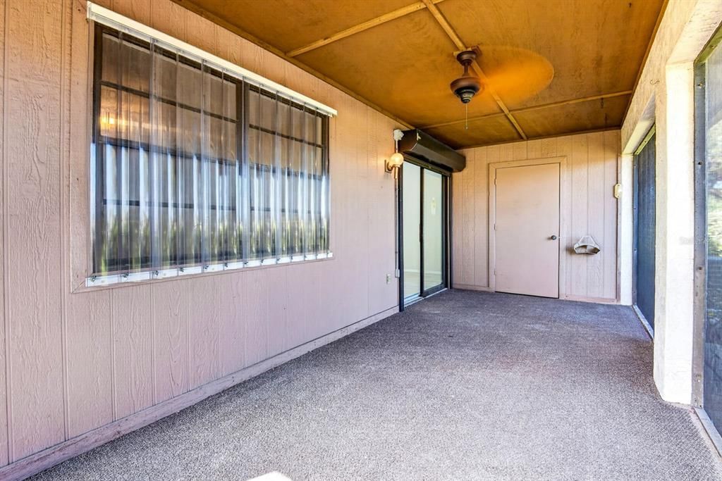 For Sale: $175,000 (2 beds, 2 baths, 946 Square Feet)