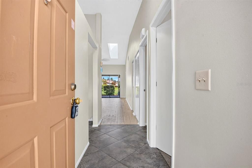For Sale: $175,000 (2 beds, 2 baths, 946 Square Feet)