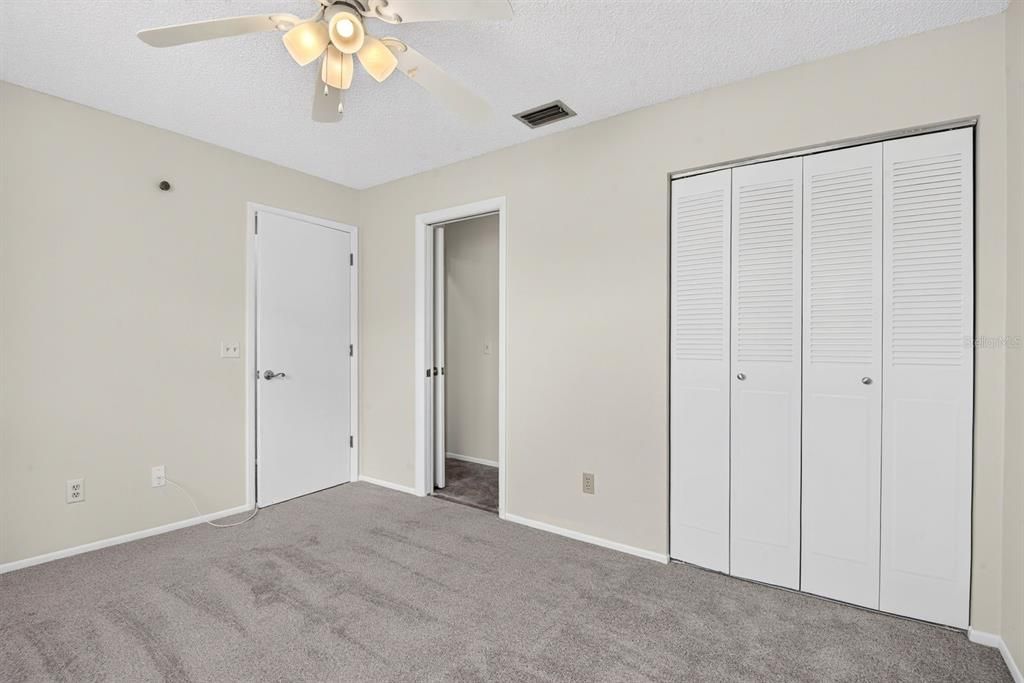 For Sale: $175,000 (2 beds, 2 baths, 946 Square Feet)