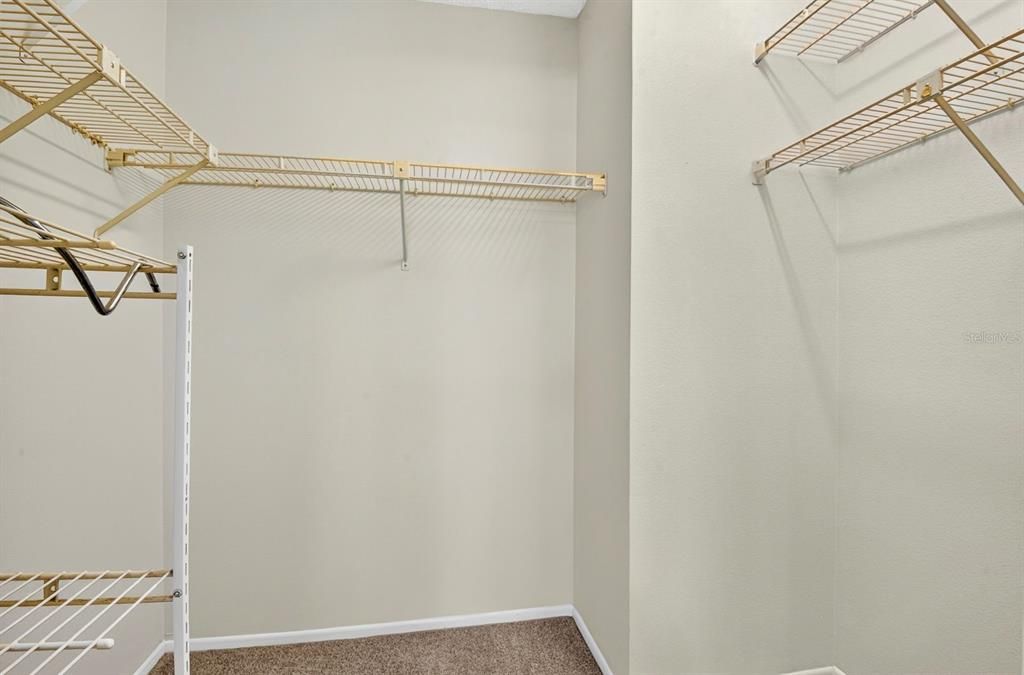 For Sale: $175,000 (2 beds, 2 baths, 946 Square Feet)