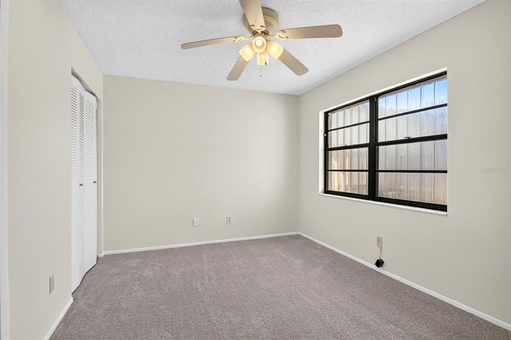 For Sale: $175,000 (2 beds, 2 baths, 946 Square Feet)
