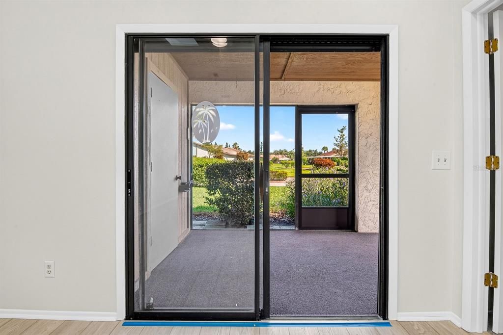 For Sale: $175,000 (2 beds, 2 baths, 946 Square Feet)