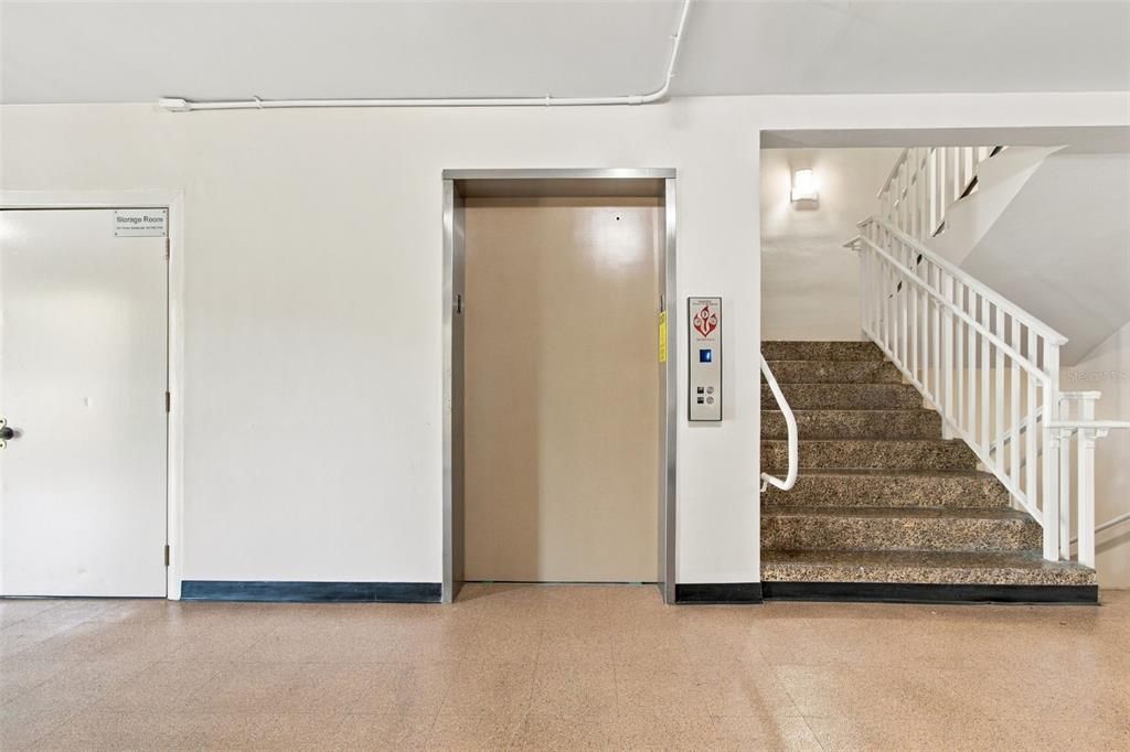 На продажу: $199,900 (2 спален, 2 ванн, 1400 Квадратных фут)