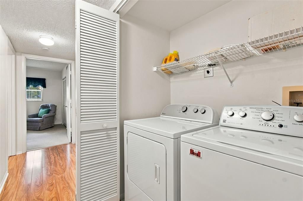 На продажу: $199,900 (2 спален, 2 ванн, 1400 Квадратных фут)