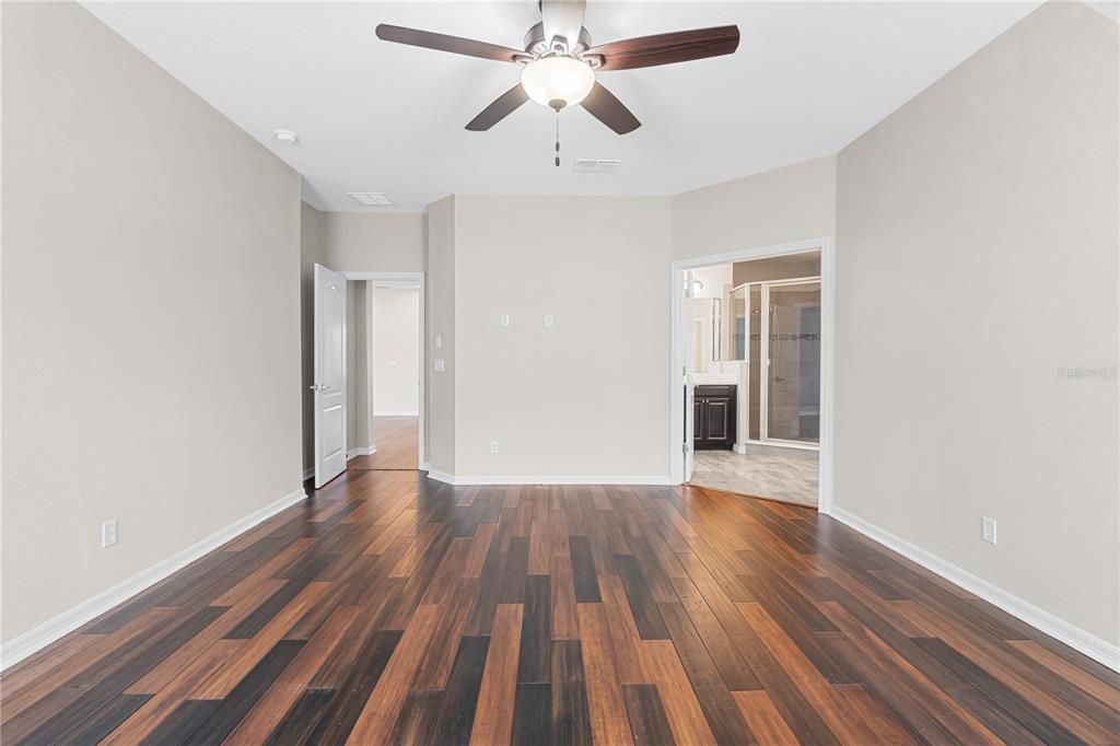 For Sale: $725,000 (5 beds, 4 baths, 3852 Square Feet)