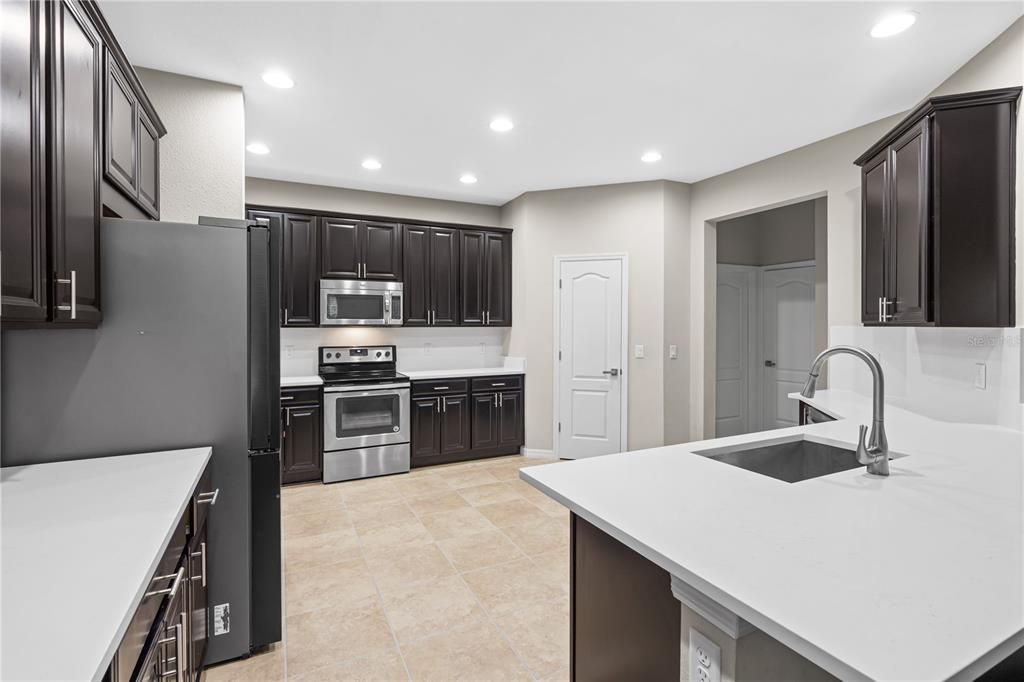 For Sale: $725,000 (5 beds, 4 baths, 3852 Square Feet)