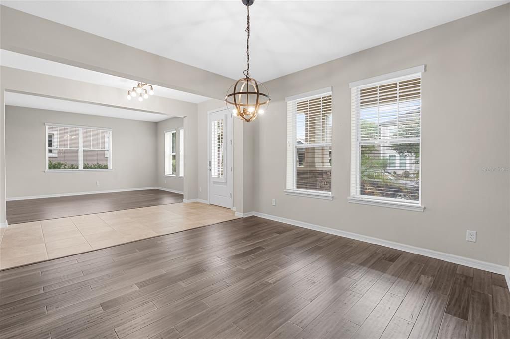 For Sale: $725,000 (5 beds, 4 baths, 3852 Square Feet)