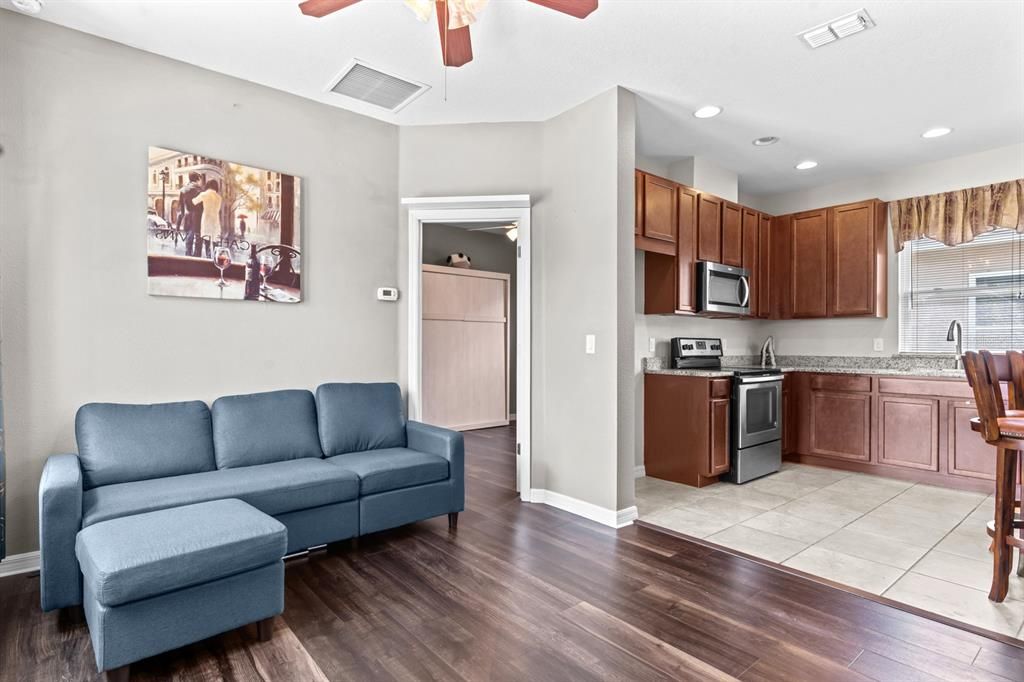 For Sale: $725,000 (5 beds, 4 baths, 3852 Square Feet)