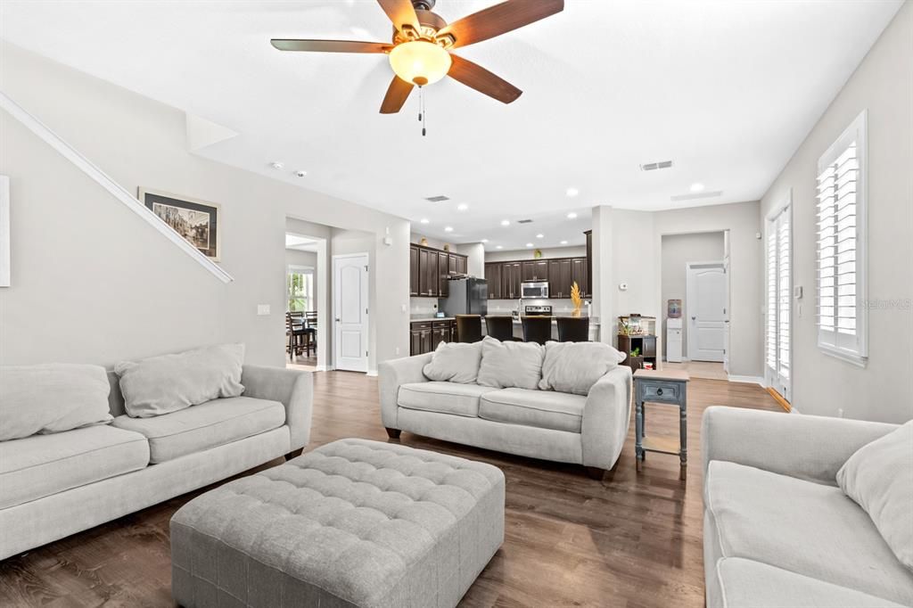 For Sale: $725,000 (5 beds, 4 baths, 3852 Square Feet)