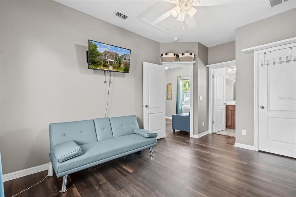 For Sale: $725,000 (5 beds, 4 baths, 3852 Square Feet)