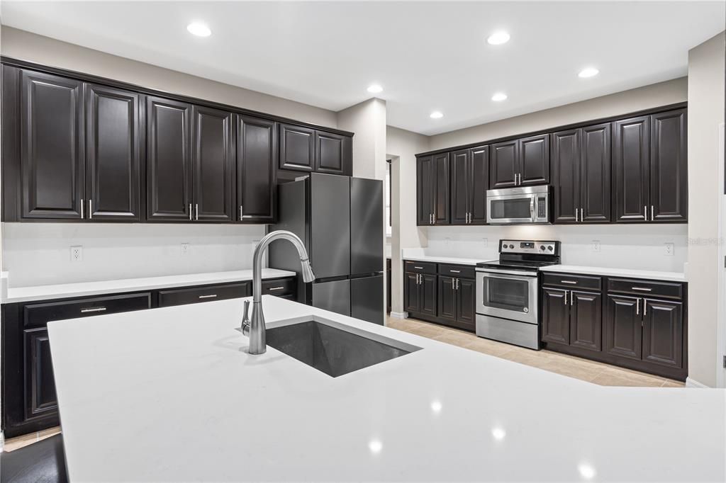 For Sale: $725,000 (5 beds, 4 baths, 3852 Square Feet)