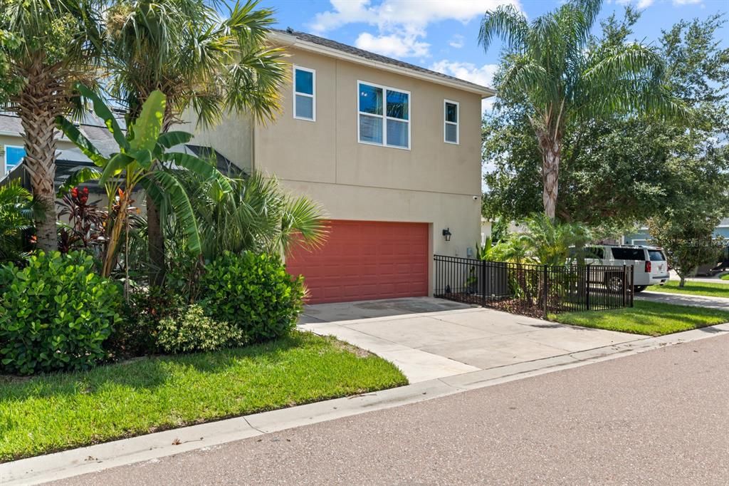 For Sale: $725,000 (5 beds, 4 baths, 3852 Square Feet)