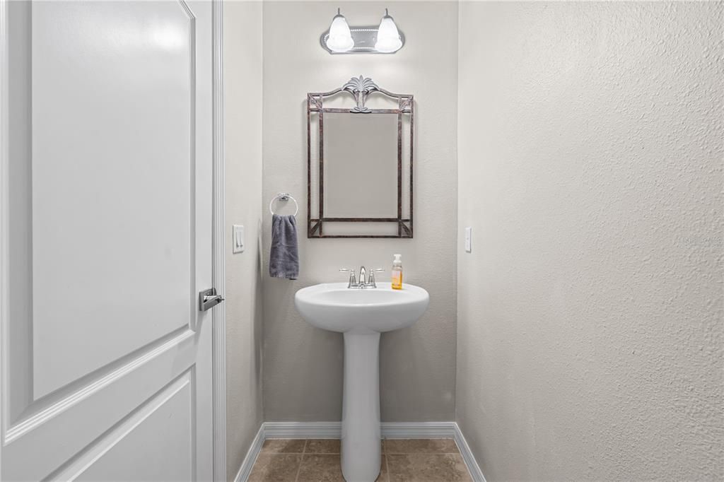 For Sale: $725,000 (5 beds, 4 baths, 3852 Square Feet)